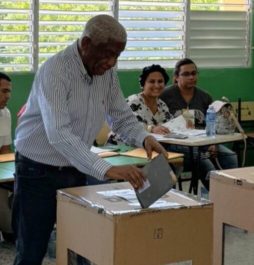 Chito Naut votó en Escuela  Ángel  Fermín Noboa