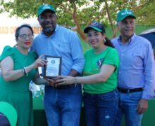 Yudelis Méndez entrega reconocimientos a dirigentes y colaboradores en San José de Ocoa