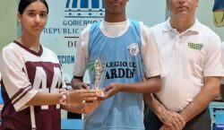 Digitel, de Telecable Compostela, entrega trofeos y medallas a jugadores más destacados del Torneo de Baloncesto Intercolegial Azua 2025