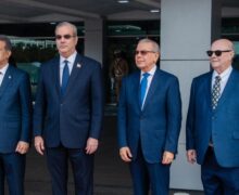 El presidente Luis Abinader y los expresidentes Hipólito Mejía, Leonel Fernández y Danilo Medina se encuentran reunidos en estos momentos en la sede del Ministerio de Defensa