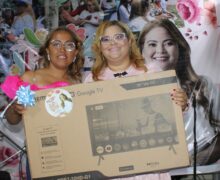 Diputada Grey Pérez entrega cientos de regalos a Madres Azuanas