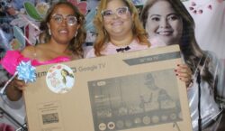 Diputada Grey Pérez entrega cientos de regalos a Madres Azuanas