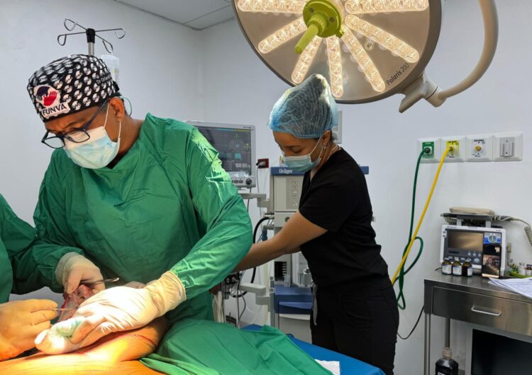 SISARIL da «visto bueno» para incluir cirugías reducción mamaria a mujeres con seguro médico