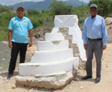 De pie felicitan al Ayuntamiento de Azua por construcción plaza NICOLÁS MAÑON.