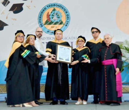 Utesur rinde homenaje a García Fermín con su  graduación más grande: 644 nuevos egresados