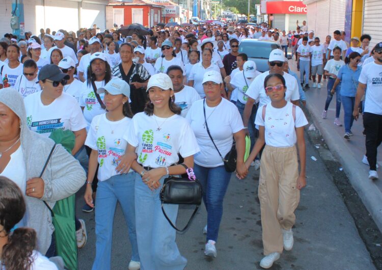 Un río de Fe en Azua: Miles participan en caminata «Un Paso por Mi Familia»
