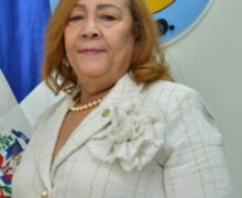 Presidenta de la Fundación de Desarrollo de Azua atribuye a negligencia colapso del techo en construcción del Hospital Pediátrico Regional Simón Stridels.