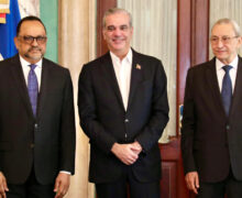 Presidente Luis Abinader juramenta a Antoliano Peralta como ministro de Justicia y a Jorge Subero Isa como consultor jurídico