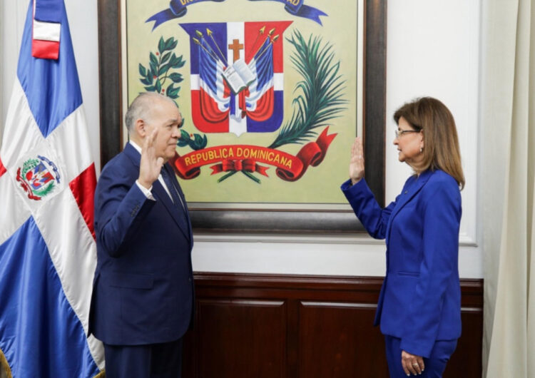 Vicepresidenta Raquel Peña juramenta a Pedro Urrutia como nuevo director de la DGII