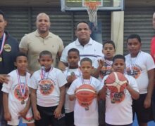 Ramsés Hidalgo realiza Clínica Deportiva de Mini Básket “·Azua 2026”