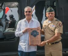 Presidente Luis Abinader presenta primer vehículo blindado ensamblado en la República Dominicana