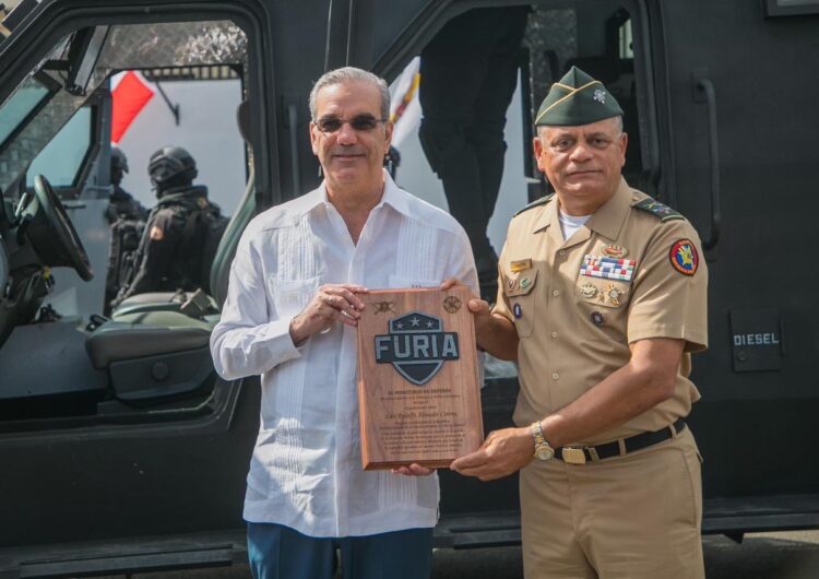 Presidente Luis Abinader presenta primer vehículo blindado ensamblado en la República Dominicana