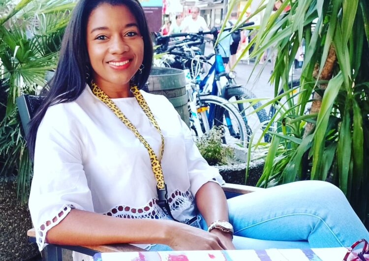 Felicitan por su Cumpleaños, a la  destacada periodista azuana residente en Suiza, Ángela Rossó de Aebschiber.