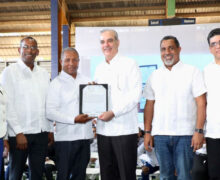 Presidente Abinader entrega 580 títulos de apartamentos en D. N., Santo Domingo Este y Norte