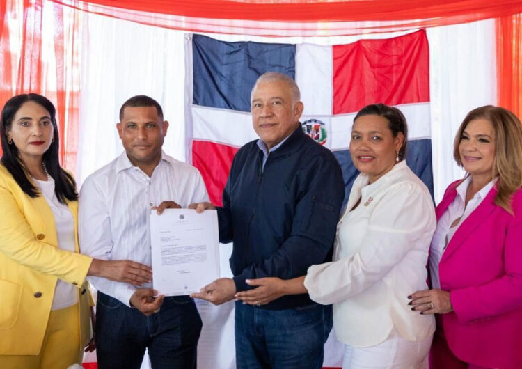Gobierno entrega más de RD 85 millones para construcción de obras en Azua
