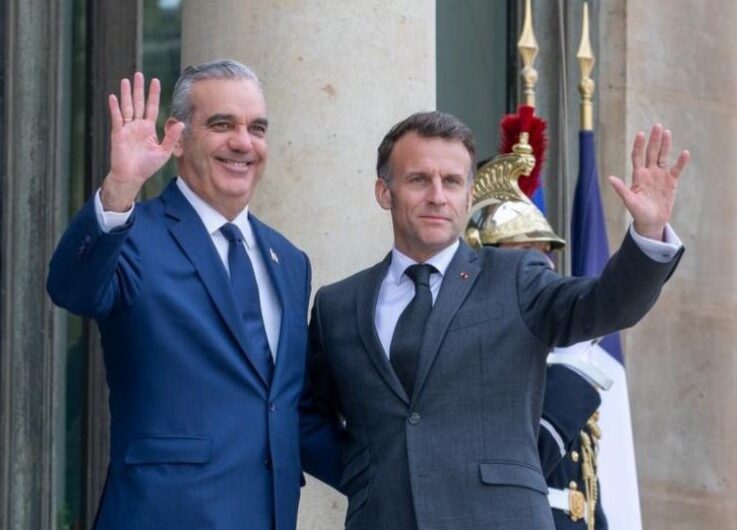 Presidente Luis Abinader se reúne con su homólogo Emmanuel Macron, quien ratifica apoyo al sistema integrado de transporte en RD
