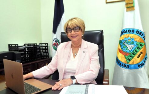 Rectora de Utesur felicita a periodistas, en el Día Nacional del Periodista  