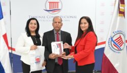 Estudiantes de la carrera de  Derecho de Utesur visitan Tribunal Constitucional