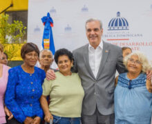 Presidente Luis Abinader inicia entrega del Bono Madre 2026
