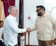 Presidente Luis  Abinader llega a la Casa de Gobierno de Guyana; sostendrá reunión bilateral con su homólogo Mohamed Irfaan Ali