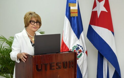 La rectora de Utesur culmina con excelencia la defensa de su tesis doctoral titulada “La formación profesional del estudiante de enfermería para la atención al autocuidado en pacientes con discapacidad intelectual”