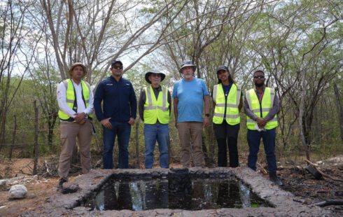 Geólogos de la Universidad de Texas realizan visita a la cuenca de Azua para iniciar investigación sobre el potencial de hidrocarburos de la zona