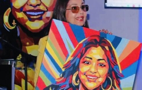 OLGA LARA ES INVITADA POR AMIGOS AZUANOS.