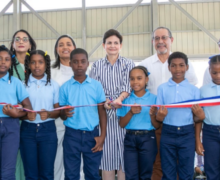Vicepresidenta Raquel Peña entrega techado de la Escuela Javier Antonio Castillo Pérez, en Azua