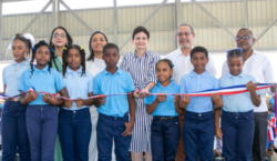 Vicepresidenta Raquel Peña entrega techado de la Escuela Javier Antonio Castillo Pérez, en Azua